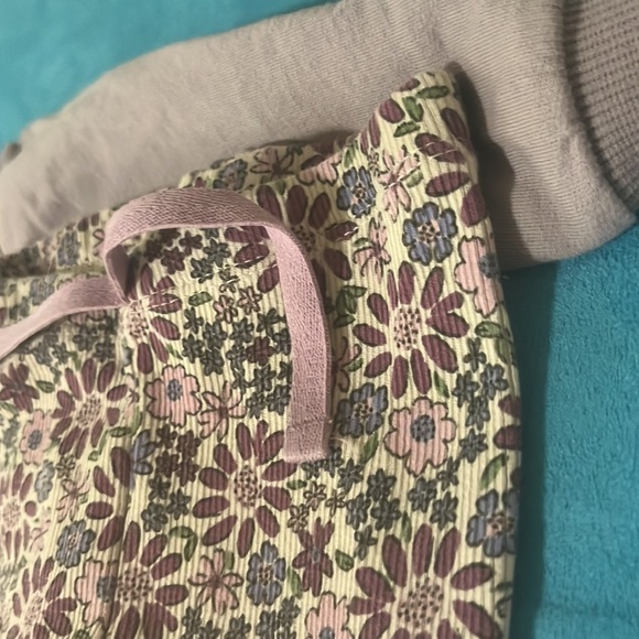 Zara/ H&M purple sweatshirt and floral pants - Picture 4 of 5